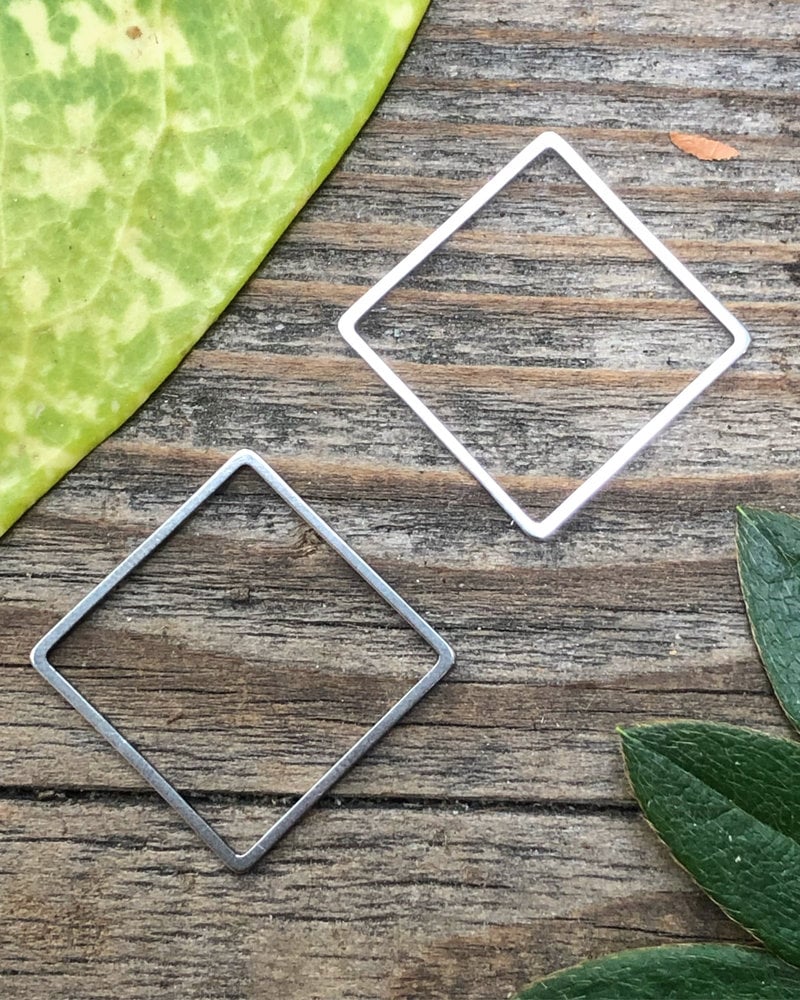 Square: Silver- 1 Pair