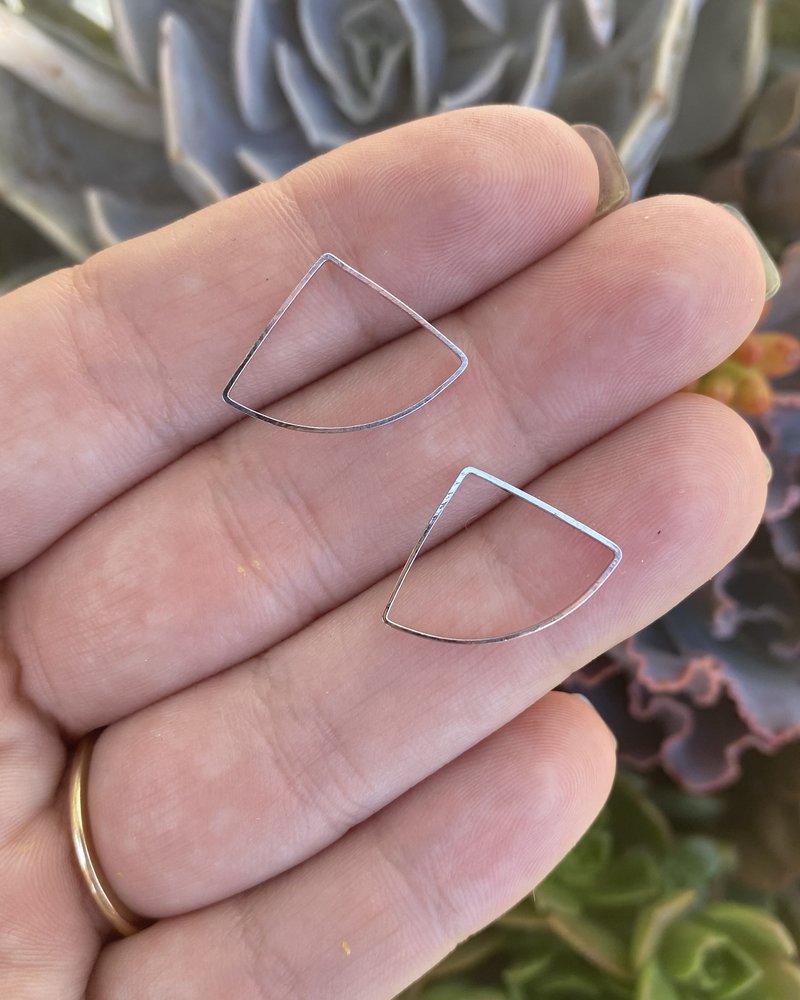 15mmx21mm Curved Triangle- Silver- 1 Pair