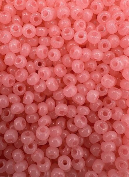 8/0 Czech Seed Bead, Waxy Salmon Opal Tint** – Garden of Beadin