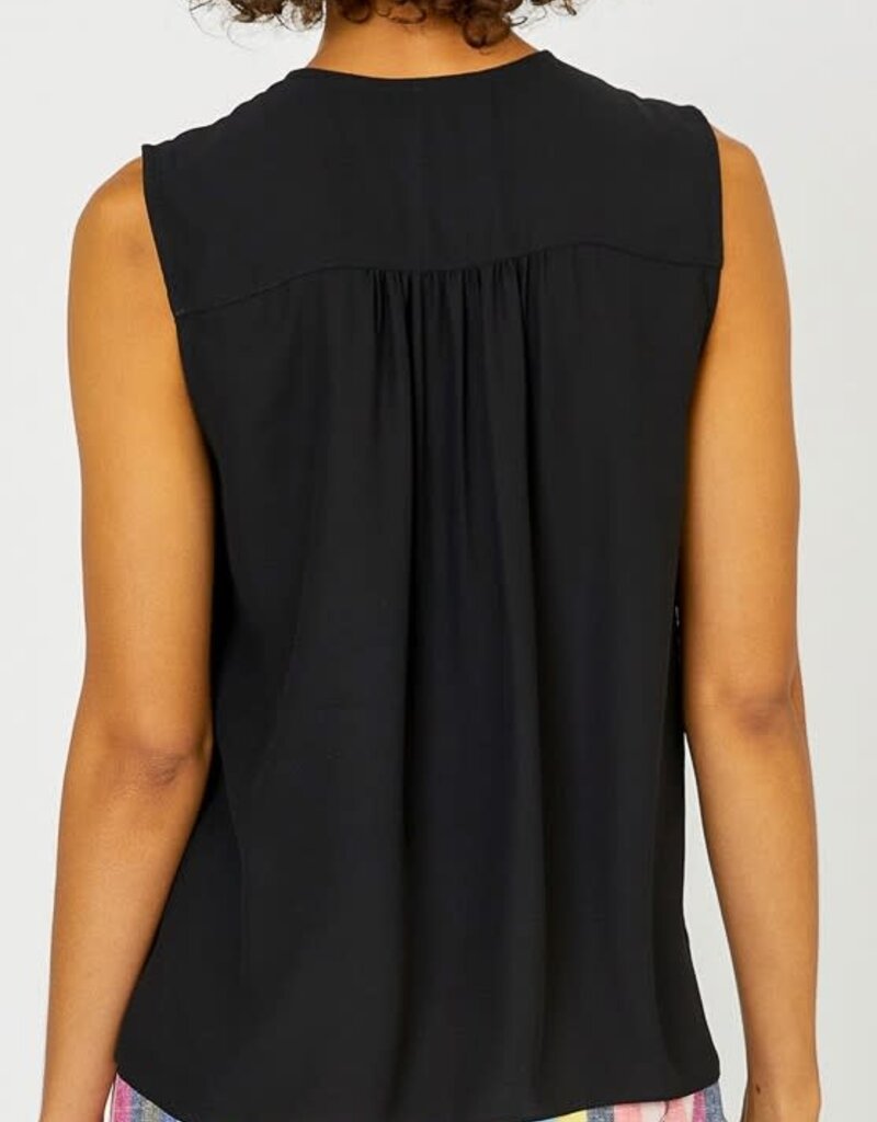 Split Neckline w/ Buttonclosure SL Top