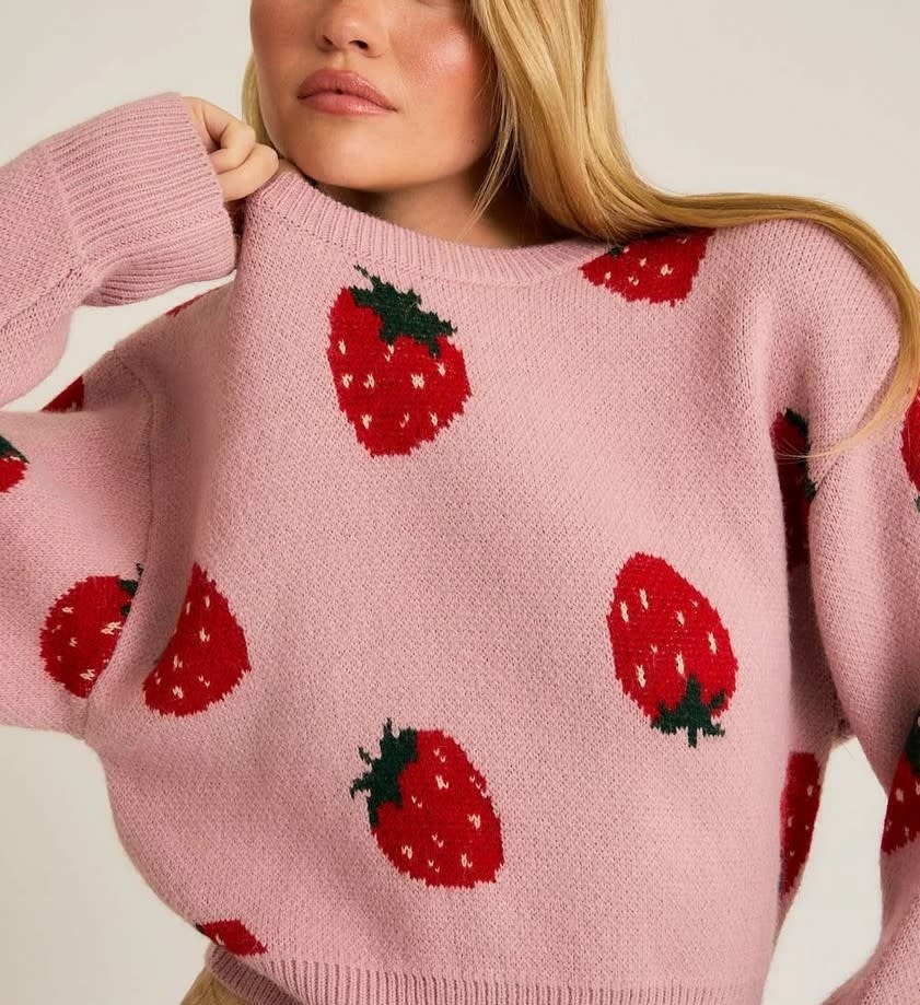 トップス strawberry Strawberry Print Crop Sweater - Savvy Chic Boutique
