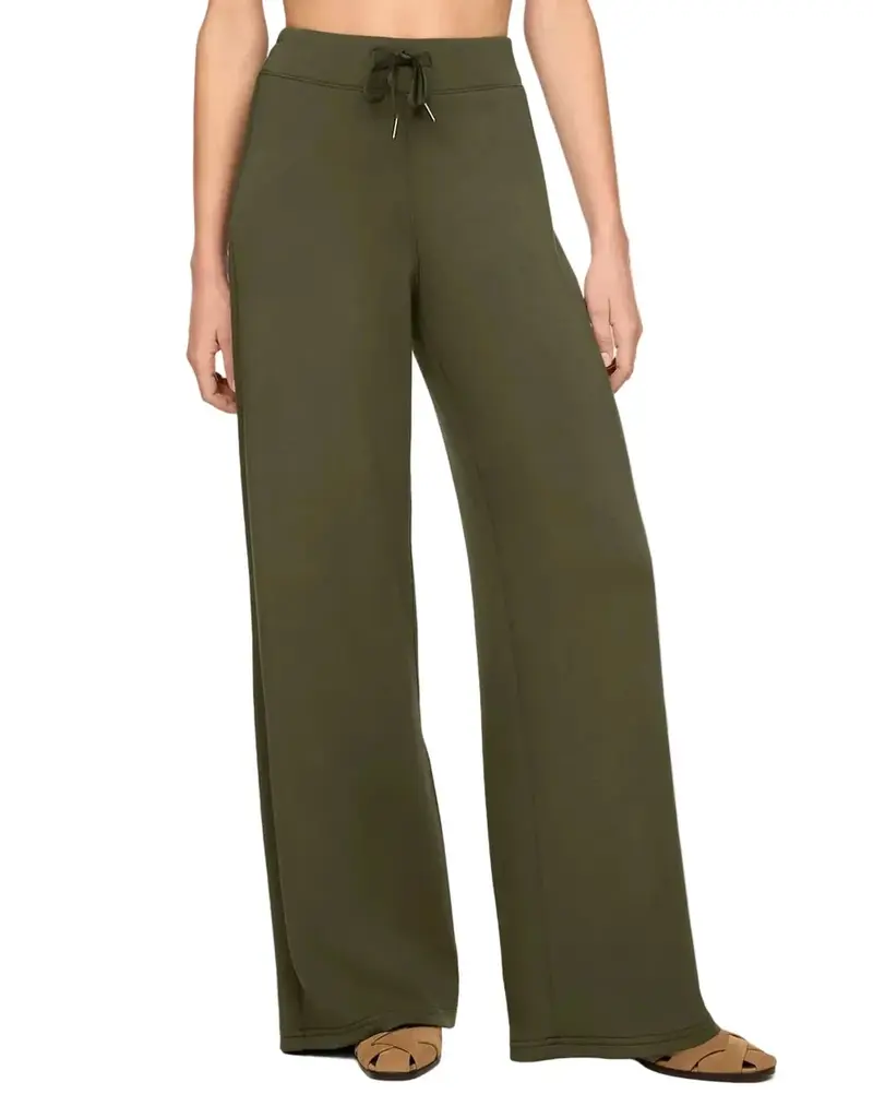 Airessentials Wide Leg Pant