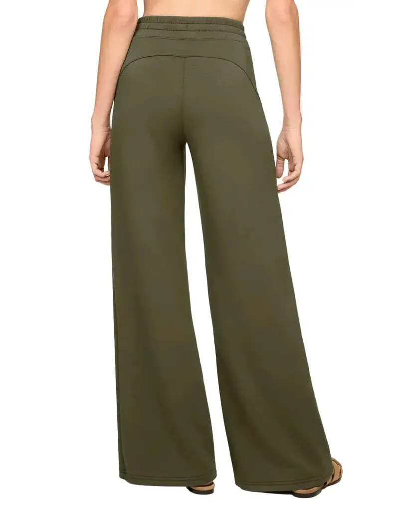 Airessentials Wide Leg Pant