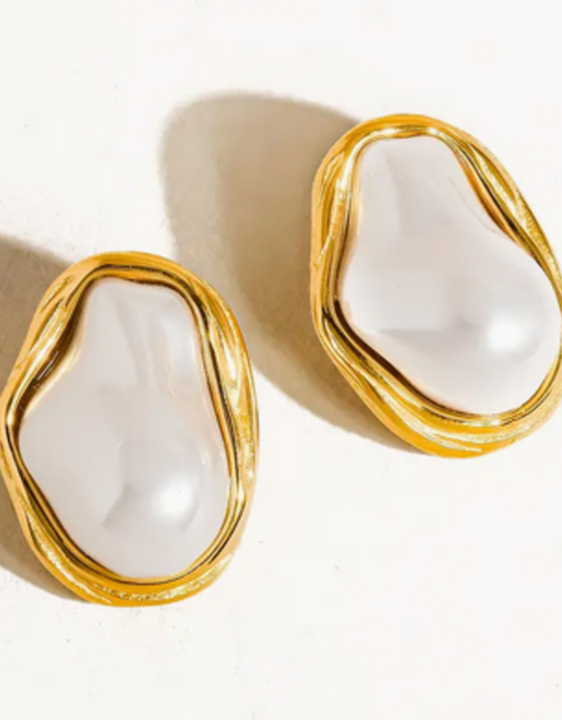 Classic Pearl Round Earrings