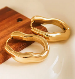 Gold Oval Hoop earrings