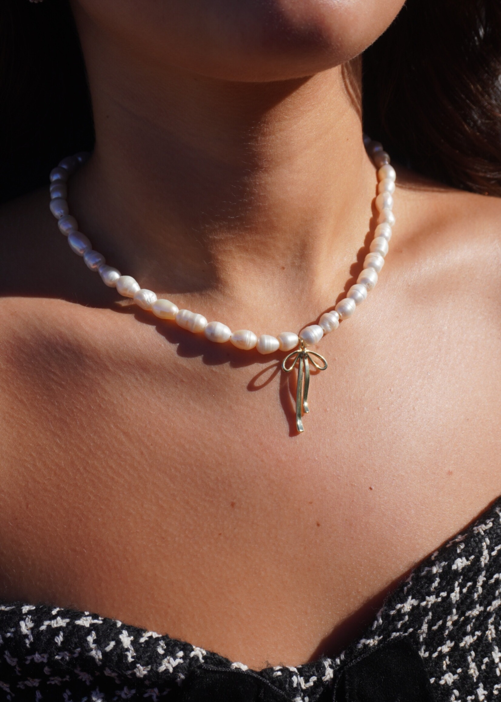 Pearl & Bow Necklace