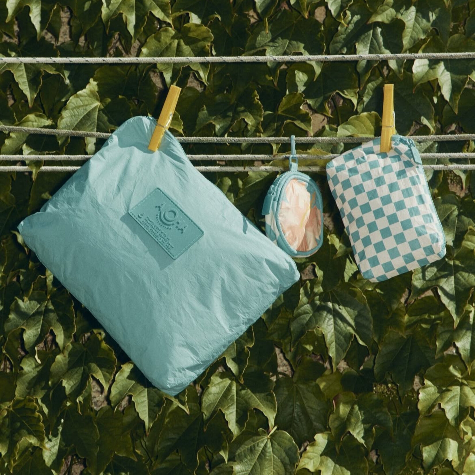 Aloha Collection Monochrome Mid