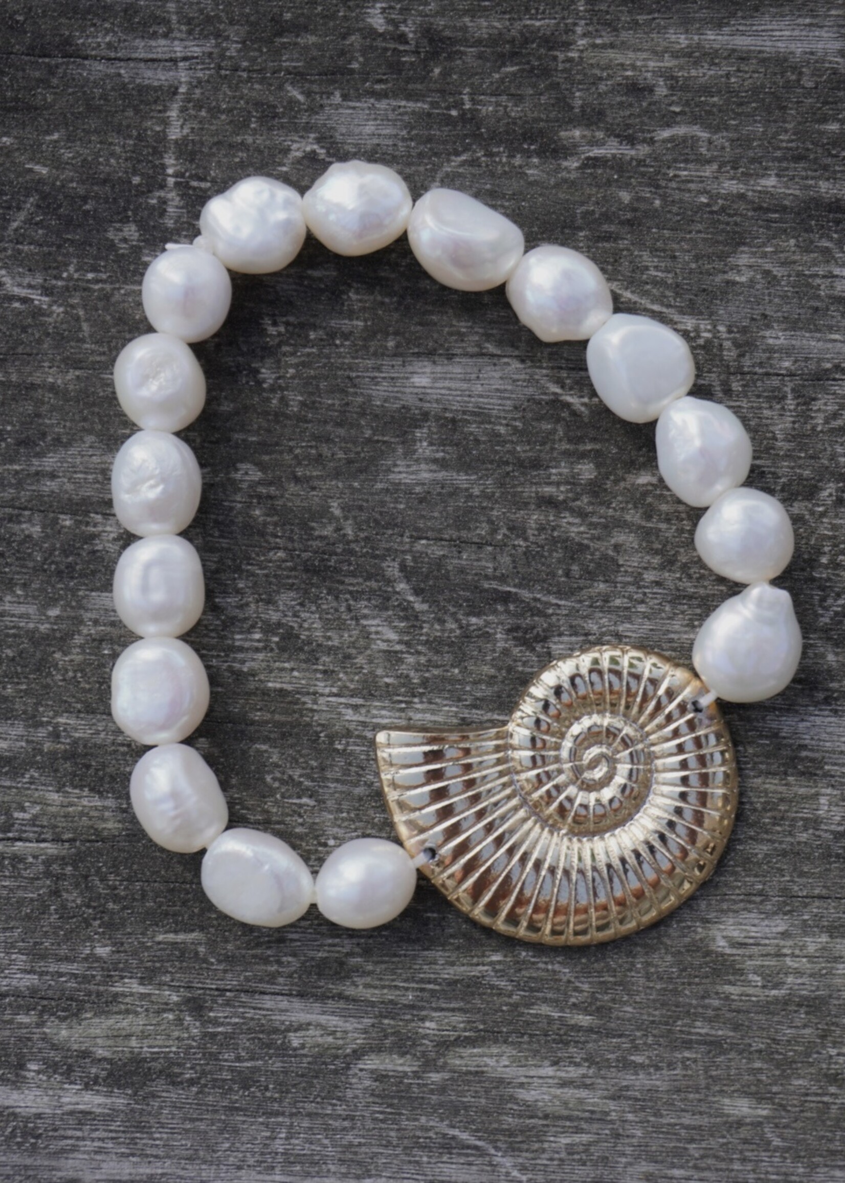NAUTILUS SHELL/STONE BEAD BRACELET