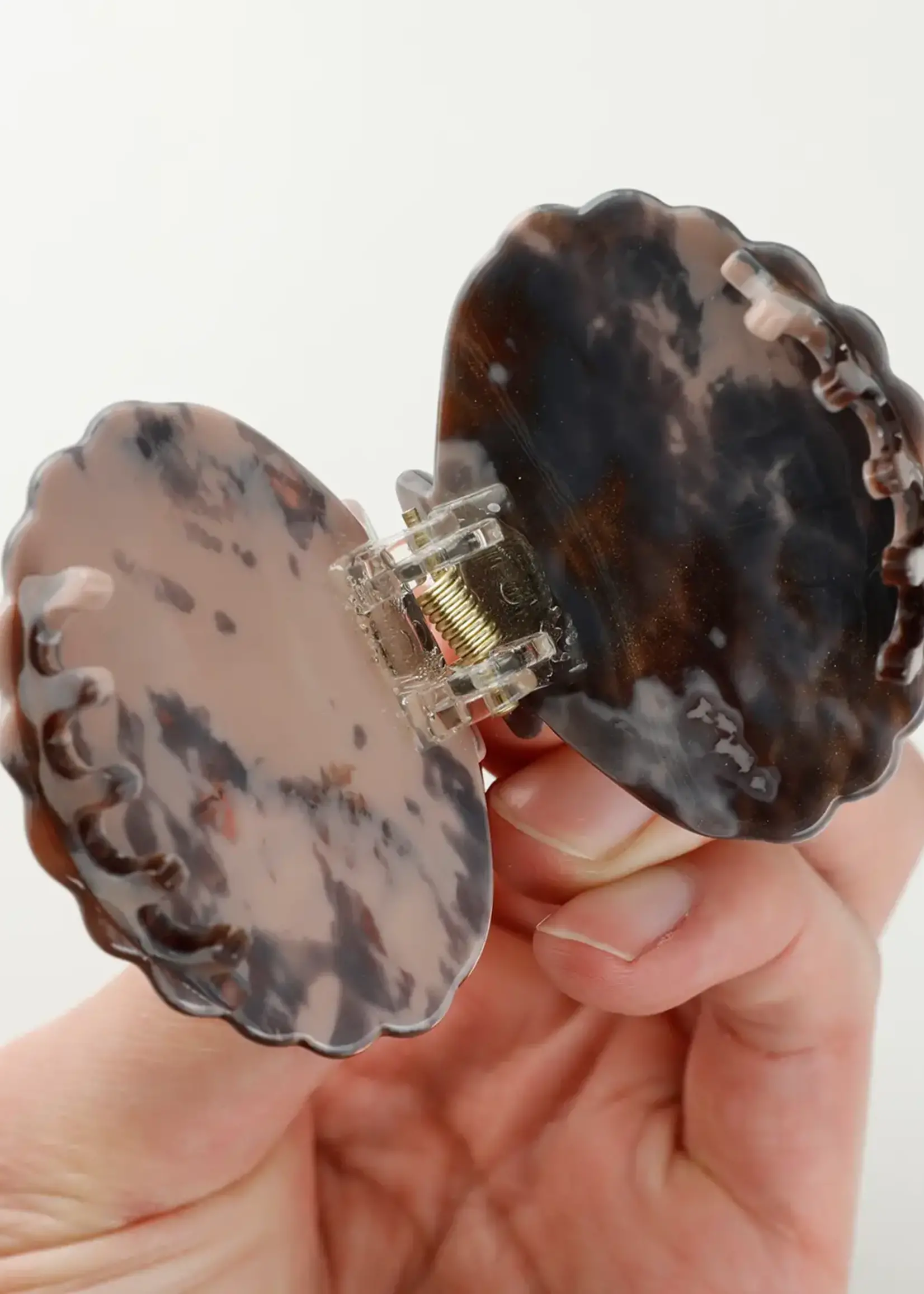 Adorro Calacatta Seashell | Hand Painted Seashell Claw Clip