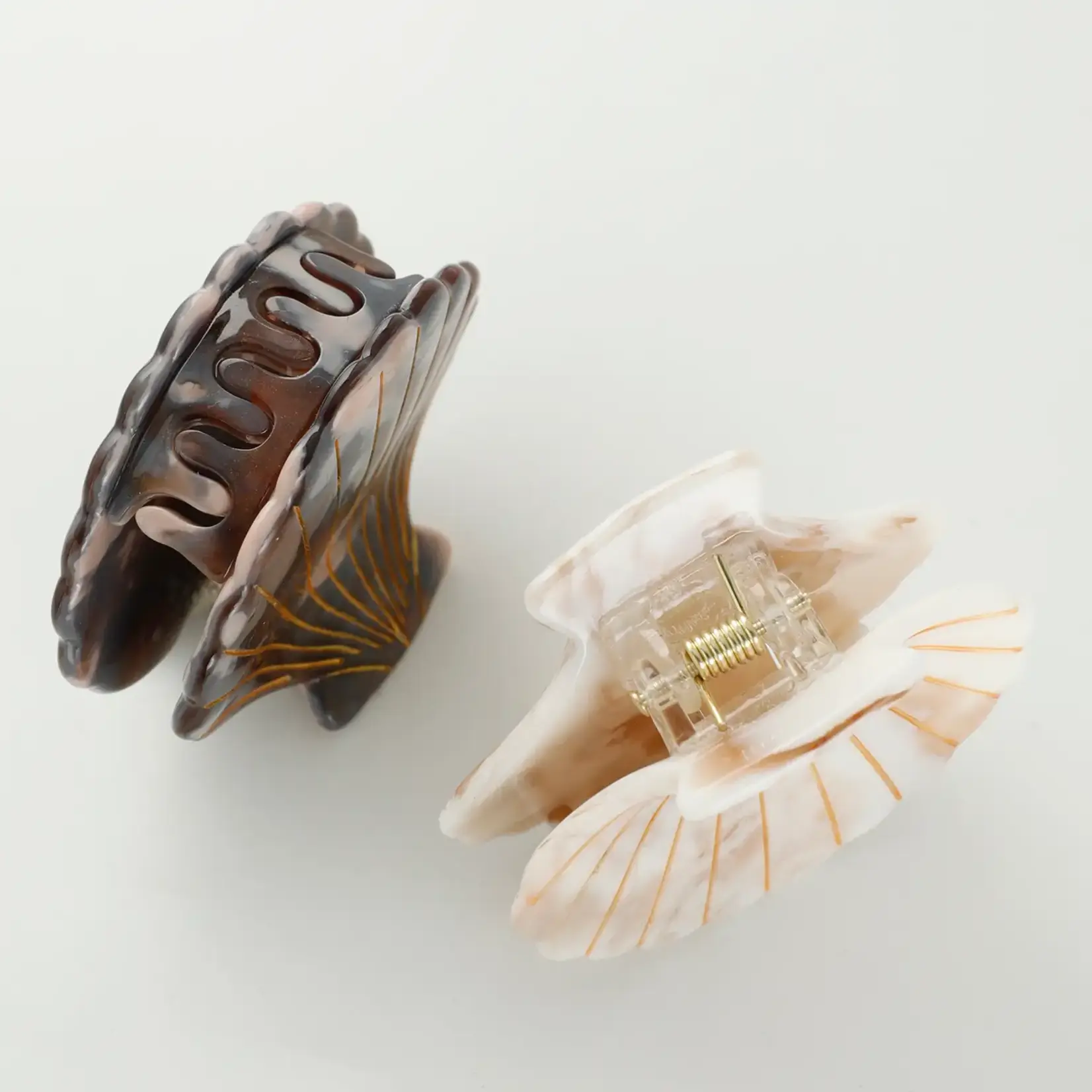 Adorro Calacatta Seashell | Hand Painted Seashell Claw Clip