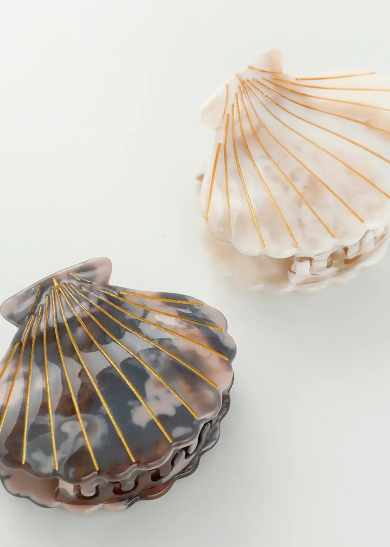 Adorro Calacatta Seashell | Hand Painted Seashell Claw Clip