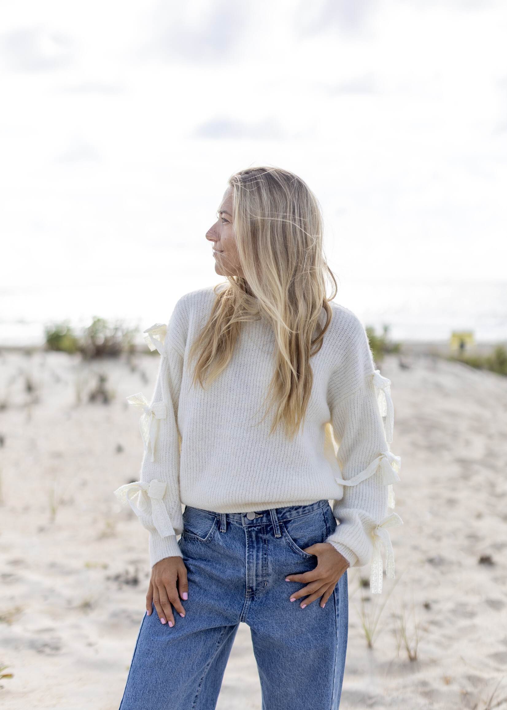 Knitted Sweater w bows