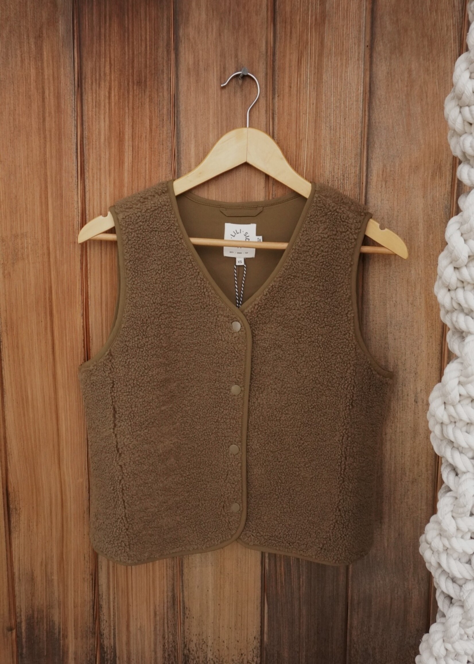 Molly Bracken Woven Sleeveless Jacket