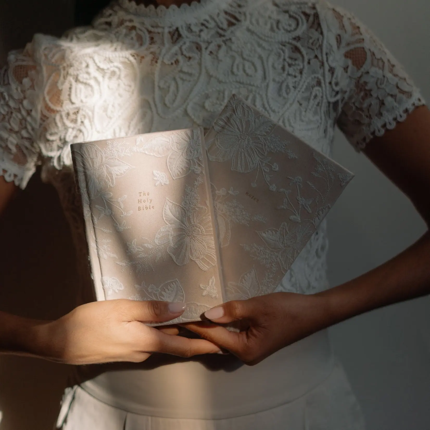 Nlt Compact Bible: Casablanca Theme