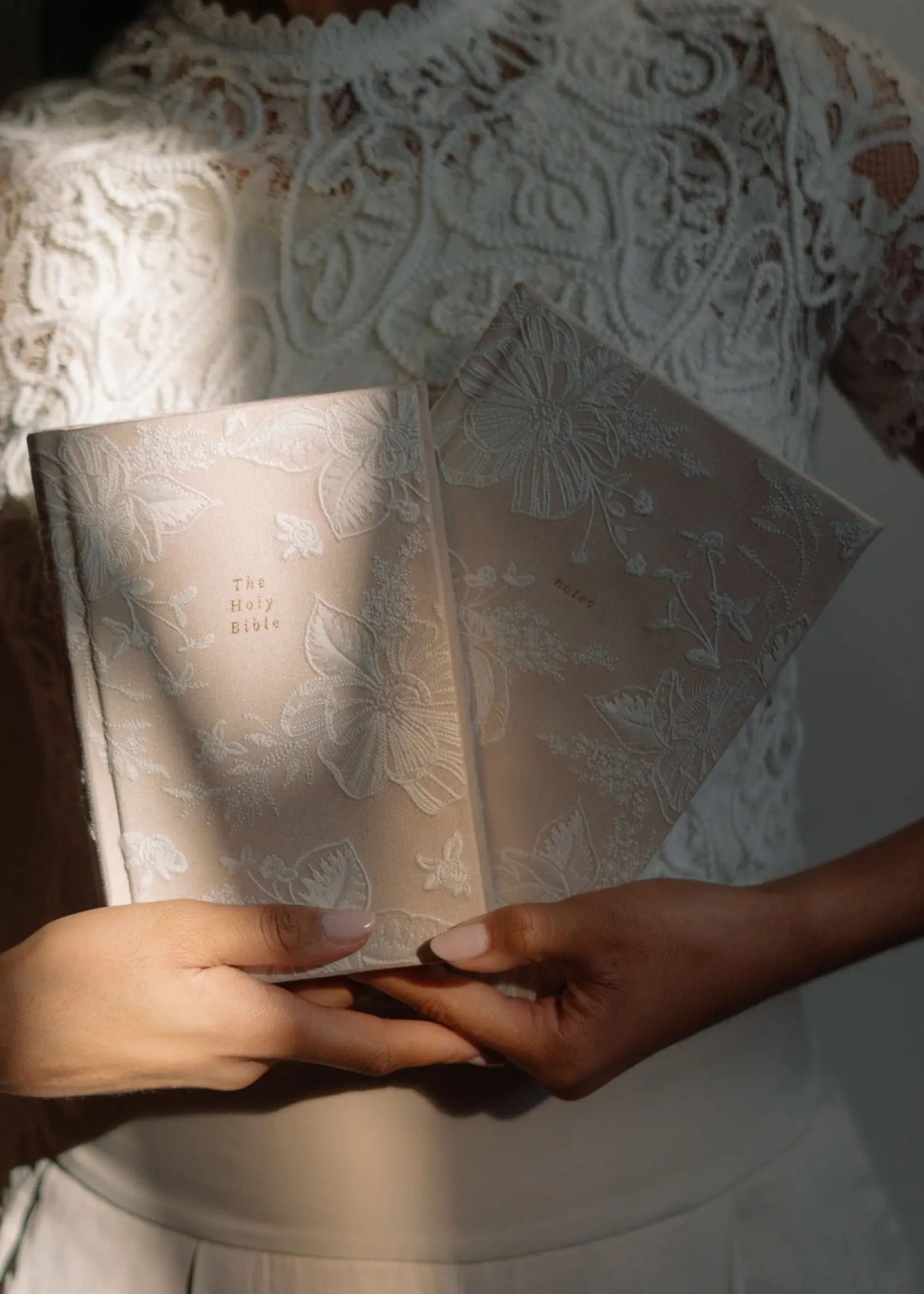 Nlt Compact Bible: Casablanca Theme