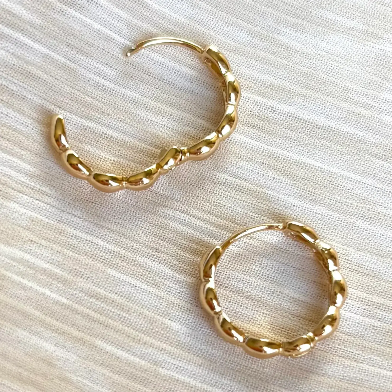 Wavy Hoop Earrings | 18k Gold