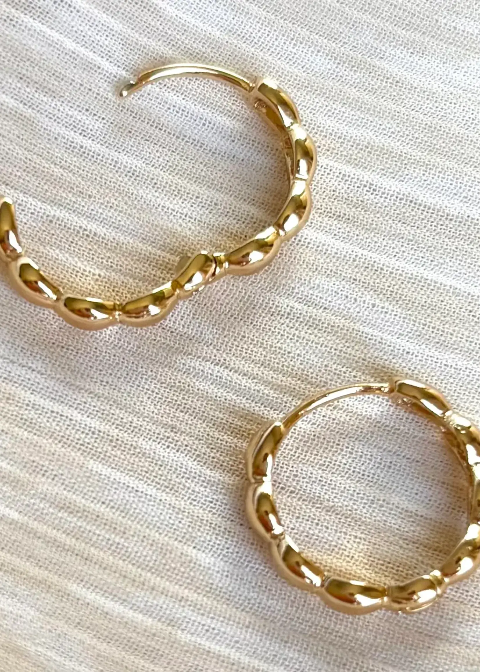 Wavy Hoop Earrings | 18k Gold