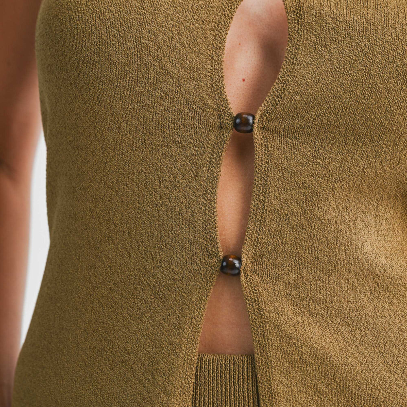 Knit Top w/ Wood Bead