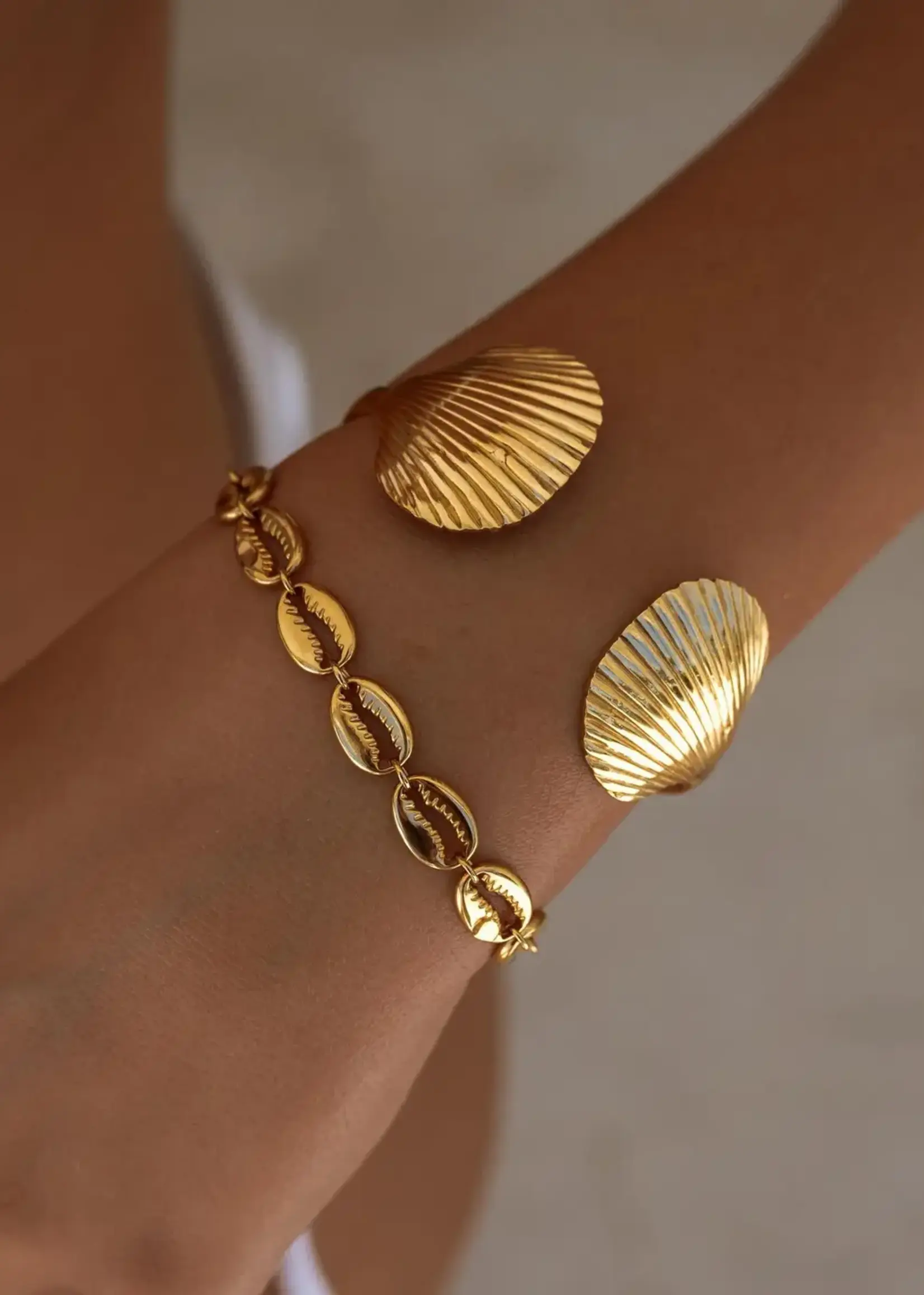 Alco Puka Shell Bracelet