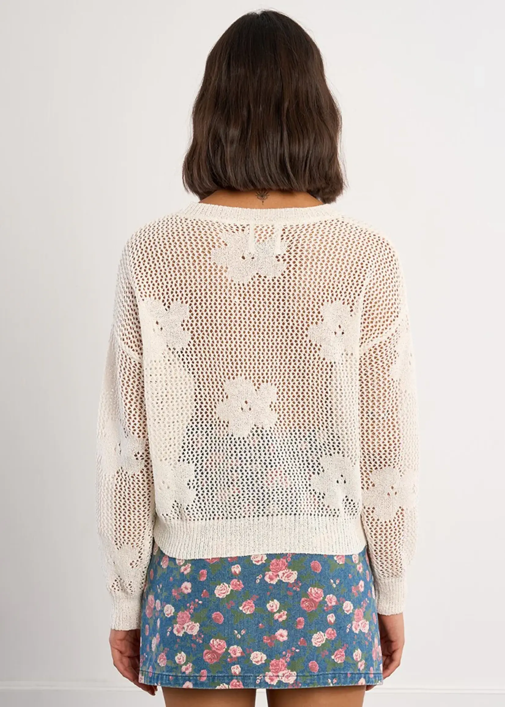 Fine Knit Sweater w Floral Detail