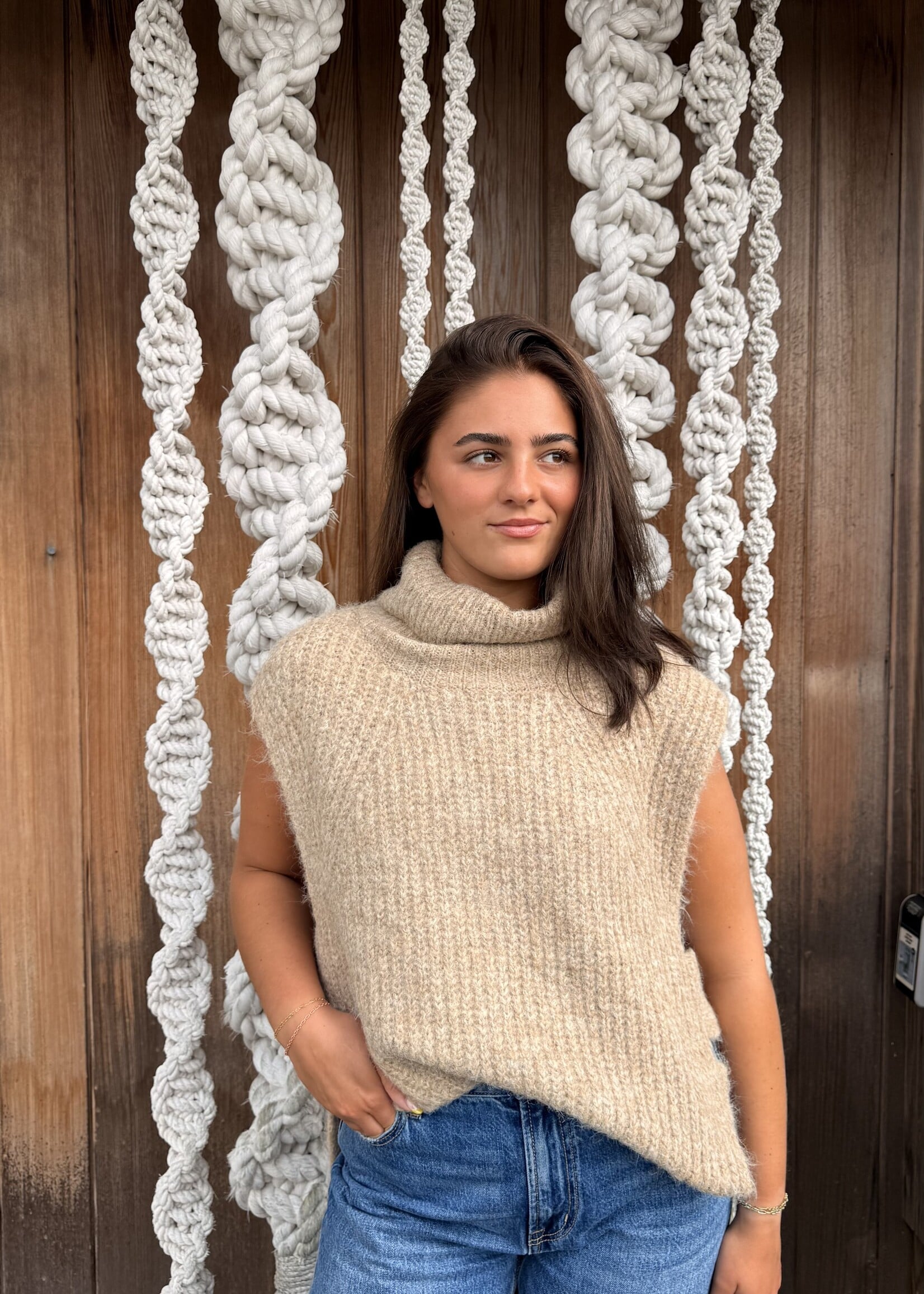 Knitted Slvless Sweater