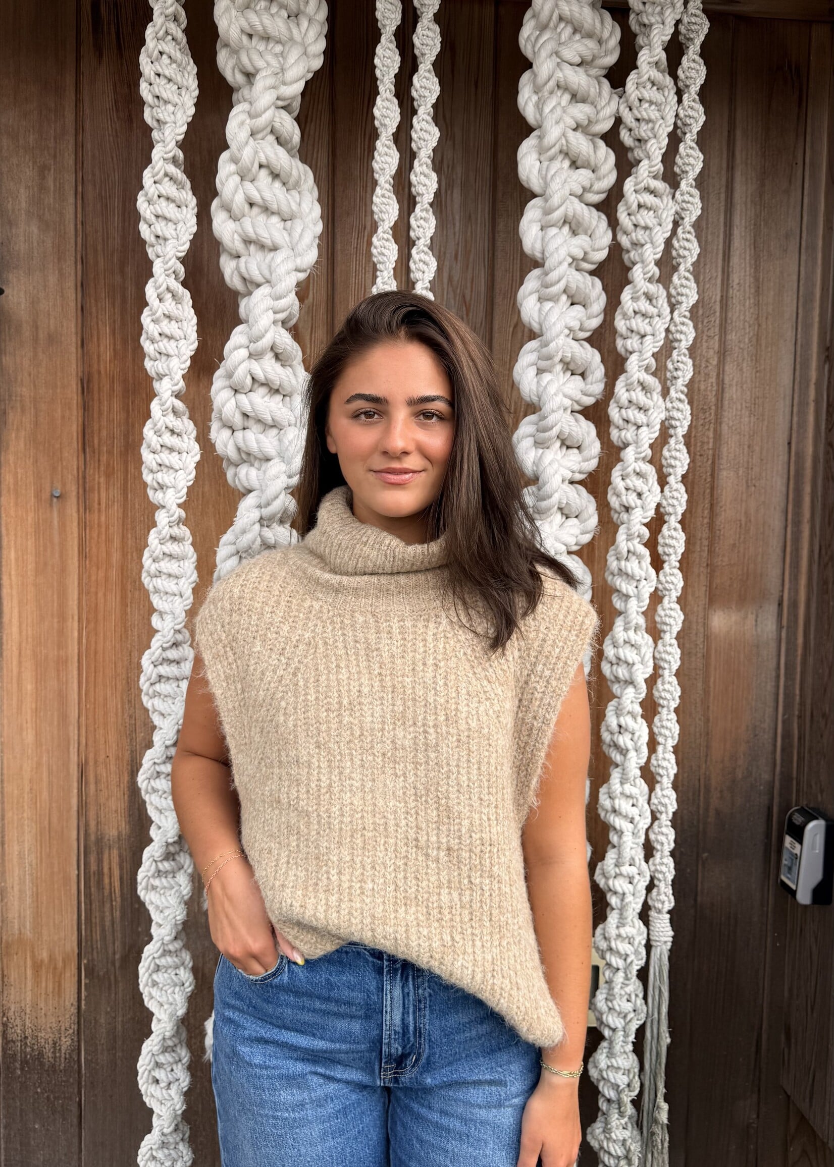 Knitted Slvless Sweater