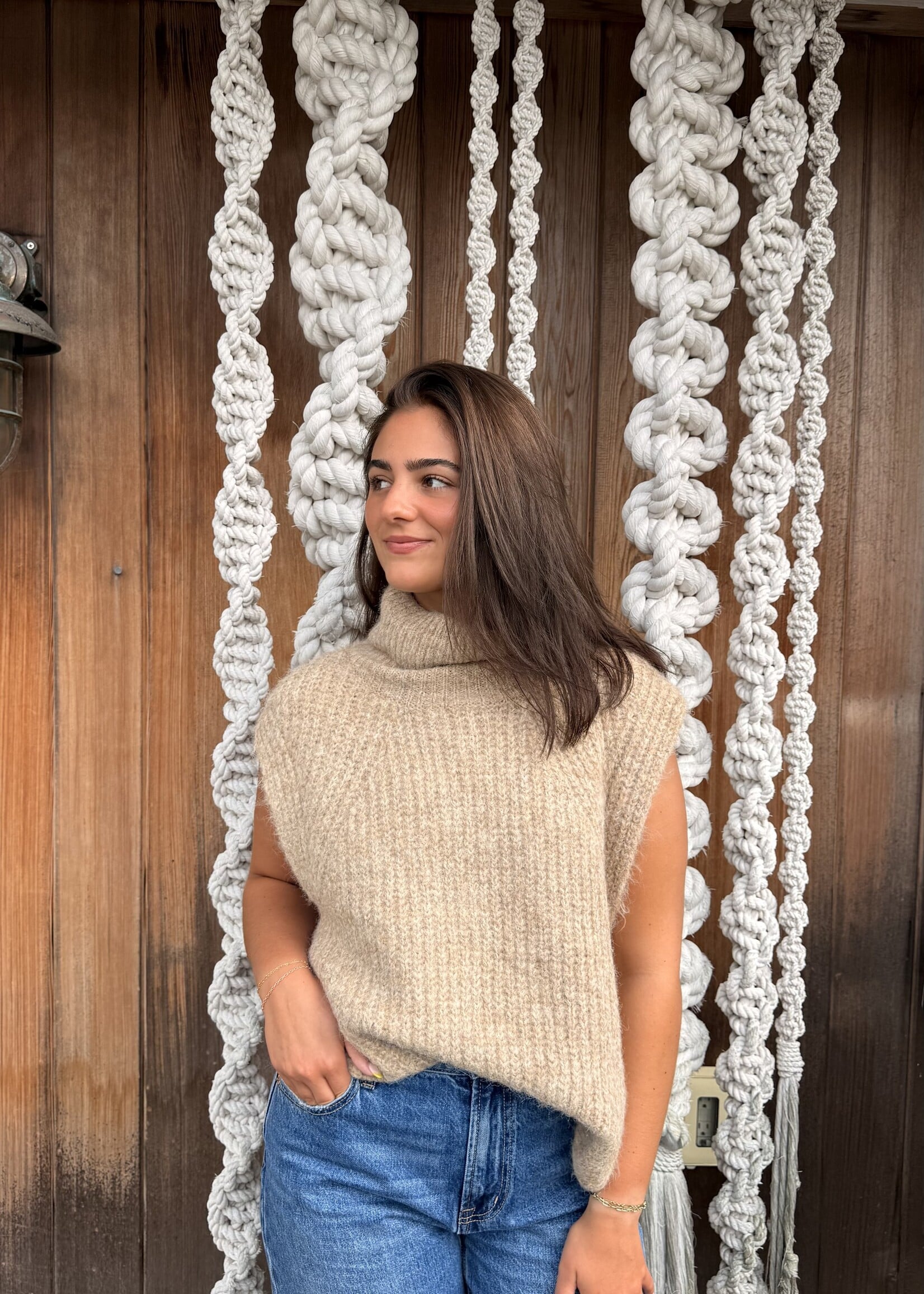 Knitted Slvless Sweater