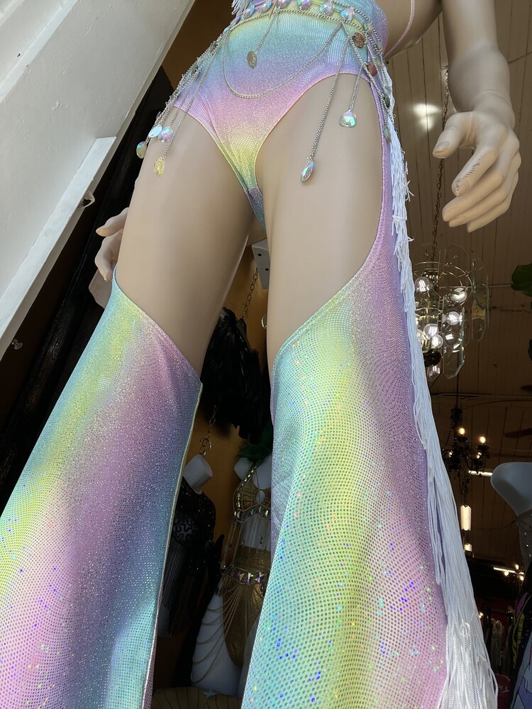 Holographic Chaps with Fringe