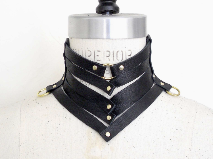 Victoria Leather Gorget Style Collar