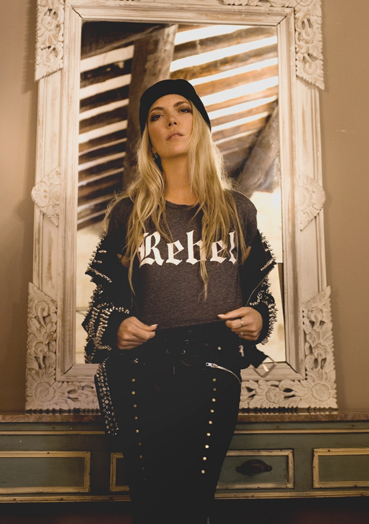 Cropped Rebel Tee Grey