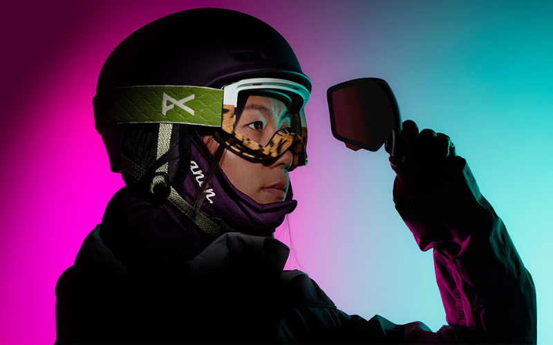 women replacing ski goggle lens