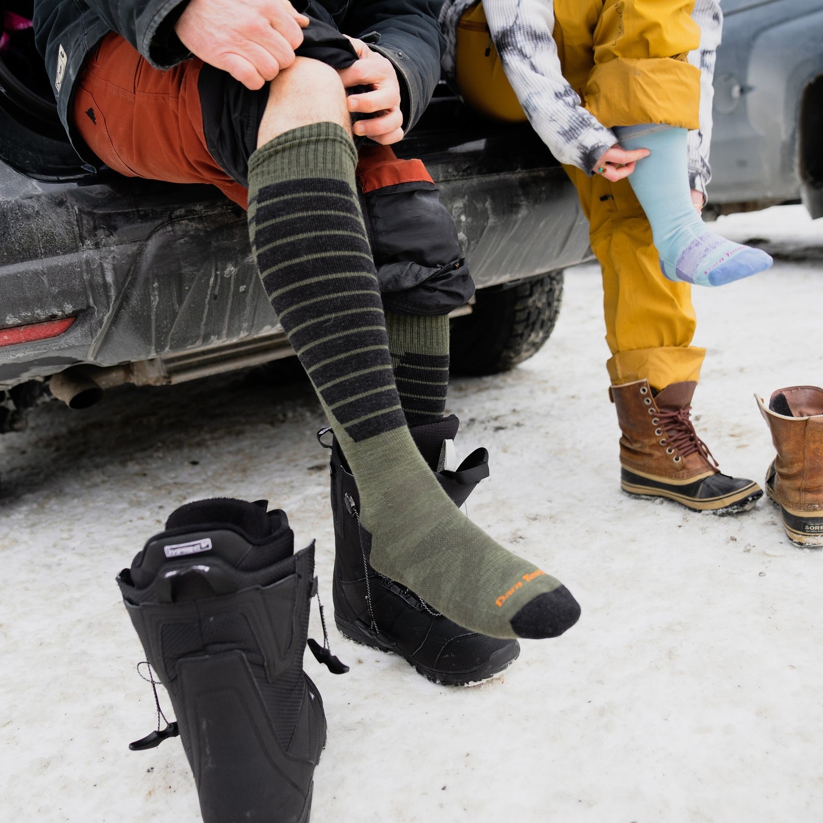Darn Tough Men's Edge Over-the-Calf Midweight Ski & Snowboard Sock