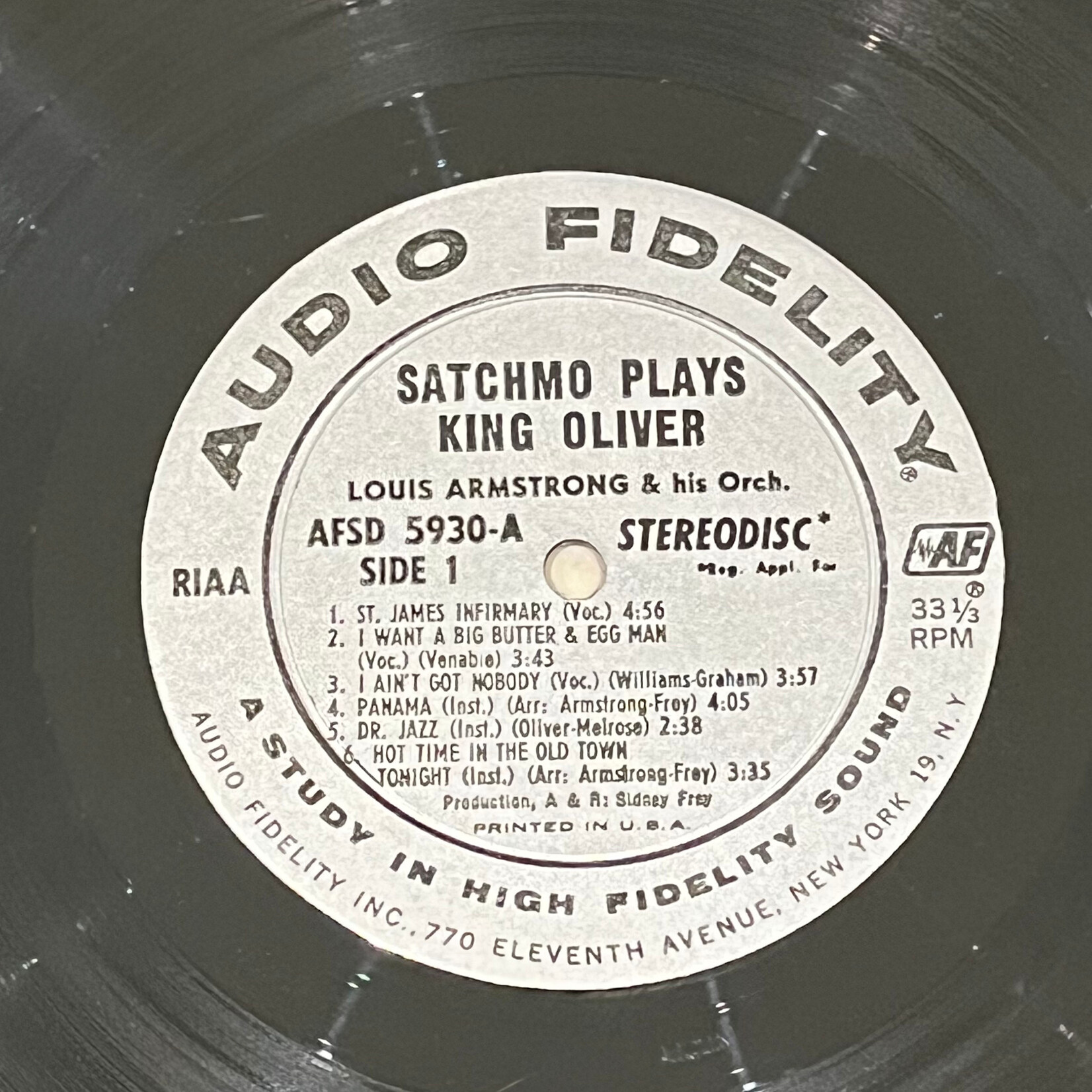 [Kollectible Vinyl] Armstrong, Louis & His Orchestra: Satchmo Plays King Oliver (1960, USA, VG) [AUDIO FIDELITY]