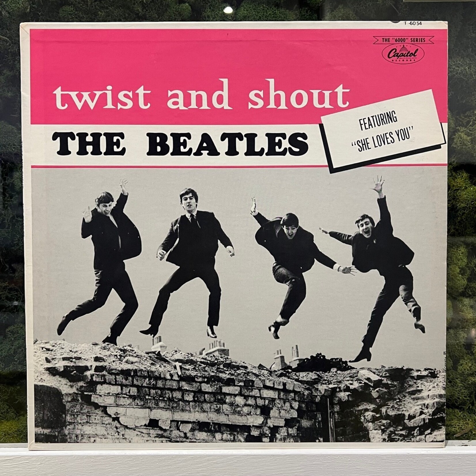 [Kollectible Vinyl] Beatles: Twist and Shout (1964, Canada, Capitol 6000, Mono, VG+) [CAPITOL]