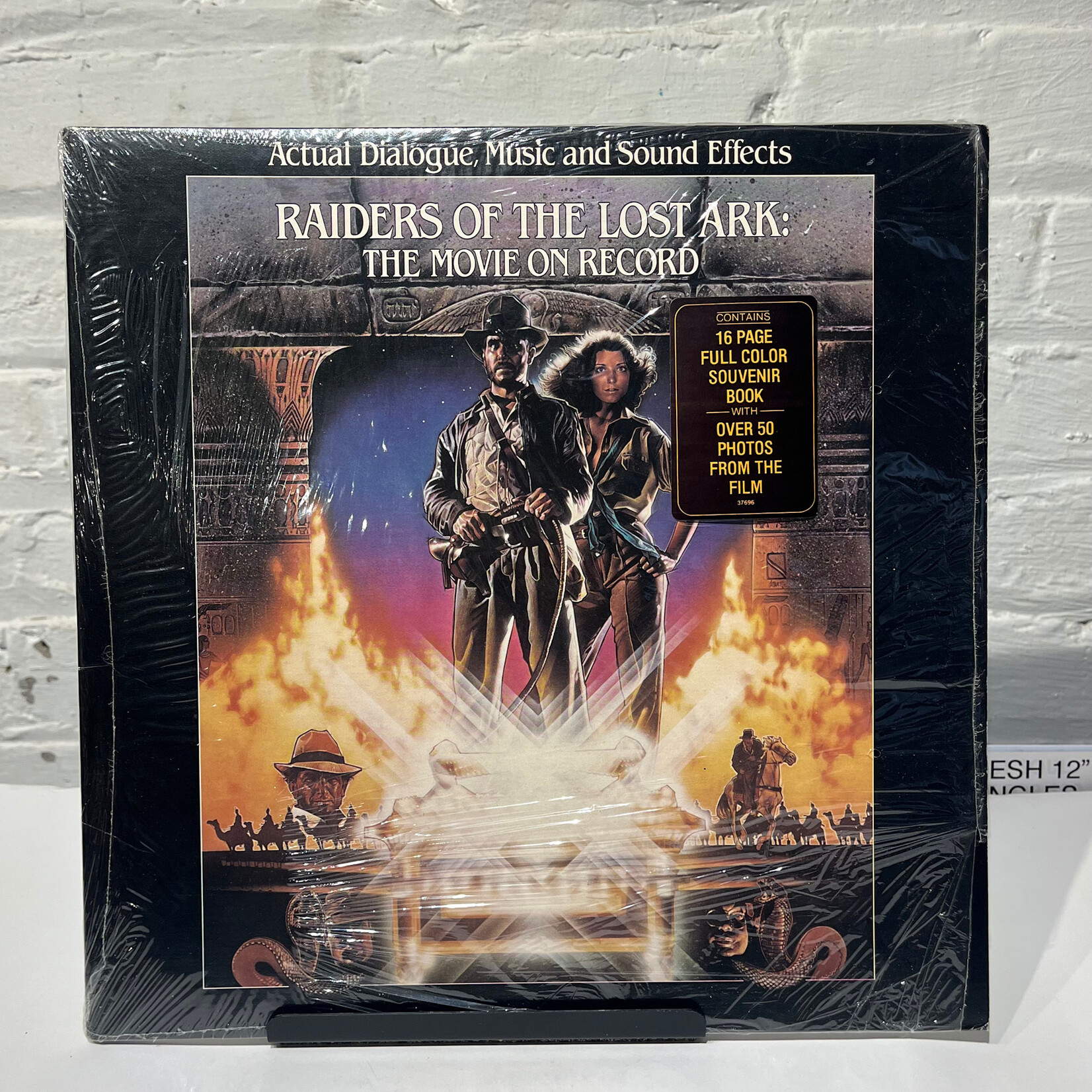 [Kollectible Vinyl] Williams, John: Raiders Of The Lost Ark: The Movie On Record (1981 Issue, in Shrink, w/ Hype Sticker and Book, NM) [COULUMBIA]
