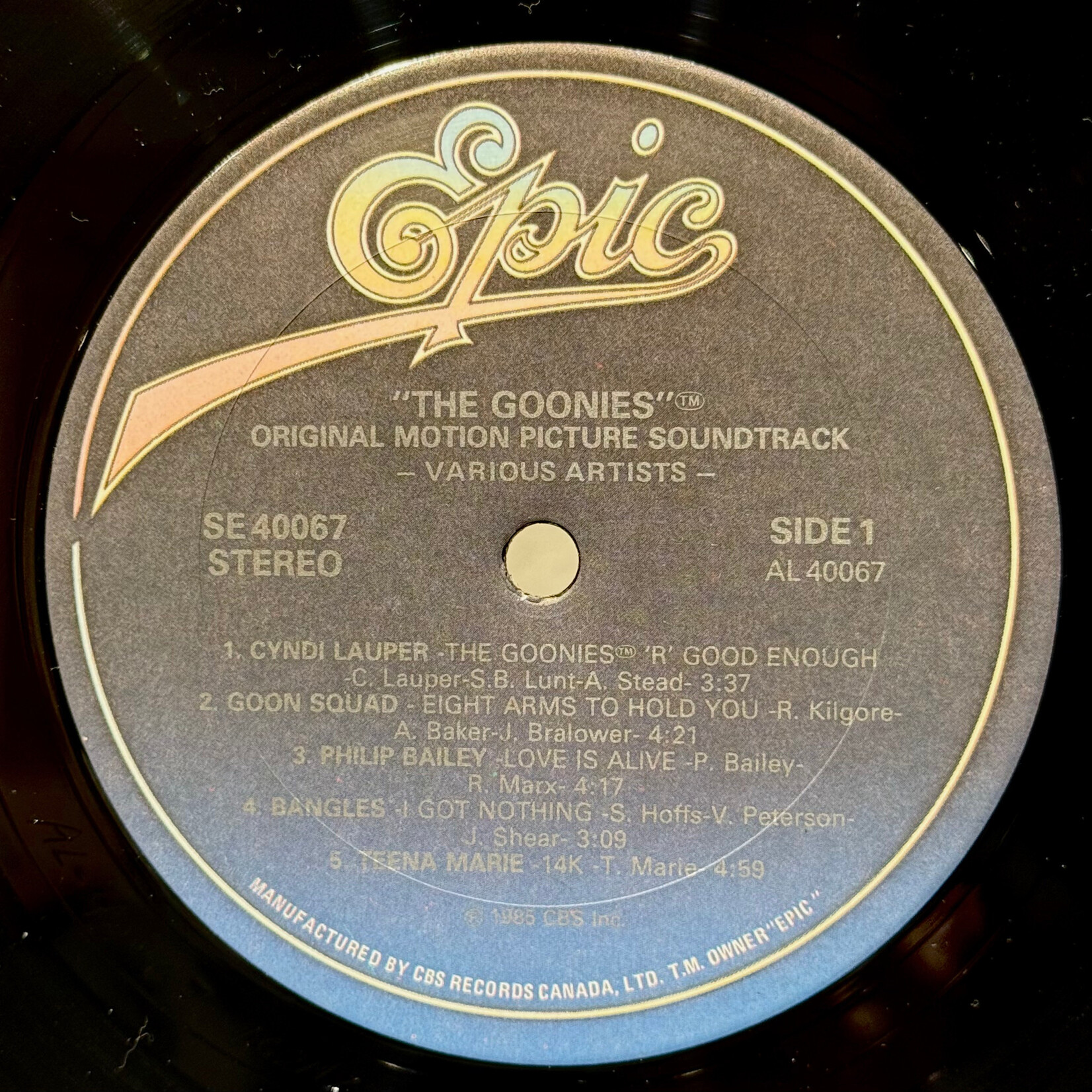 [Kollectible Vinyl] V/A :The Goonies (Original Motion Picture Soundtrack) (1985, Original w/ Photo insert, NM)[EPIC]