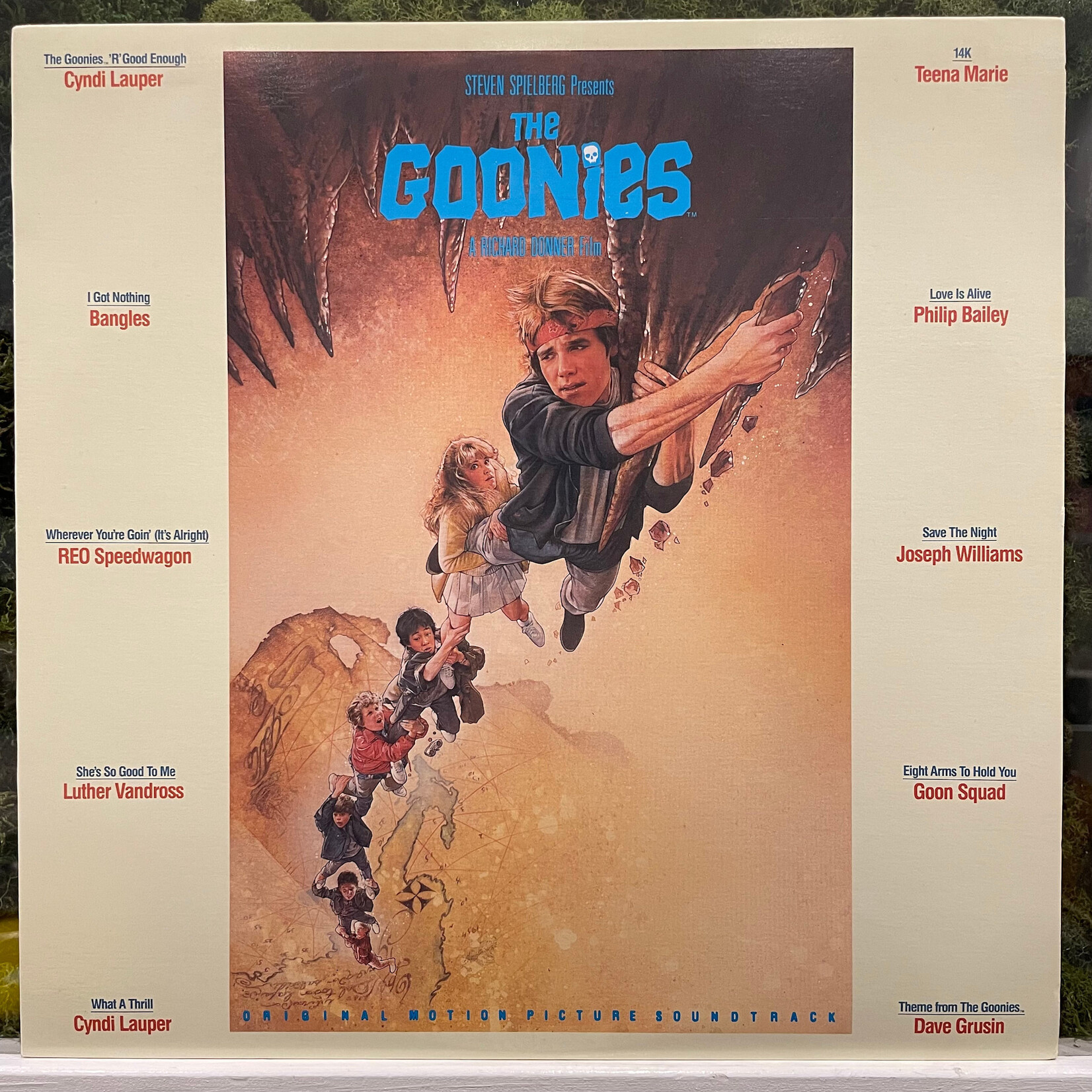 [Kollectible Vinyl] V/A :The Goonies (Original Motion Picture Soundtrack) (1985, Original w/ Photo insert, NM)[EPIC]
