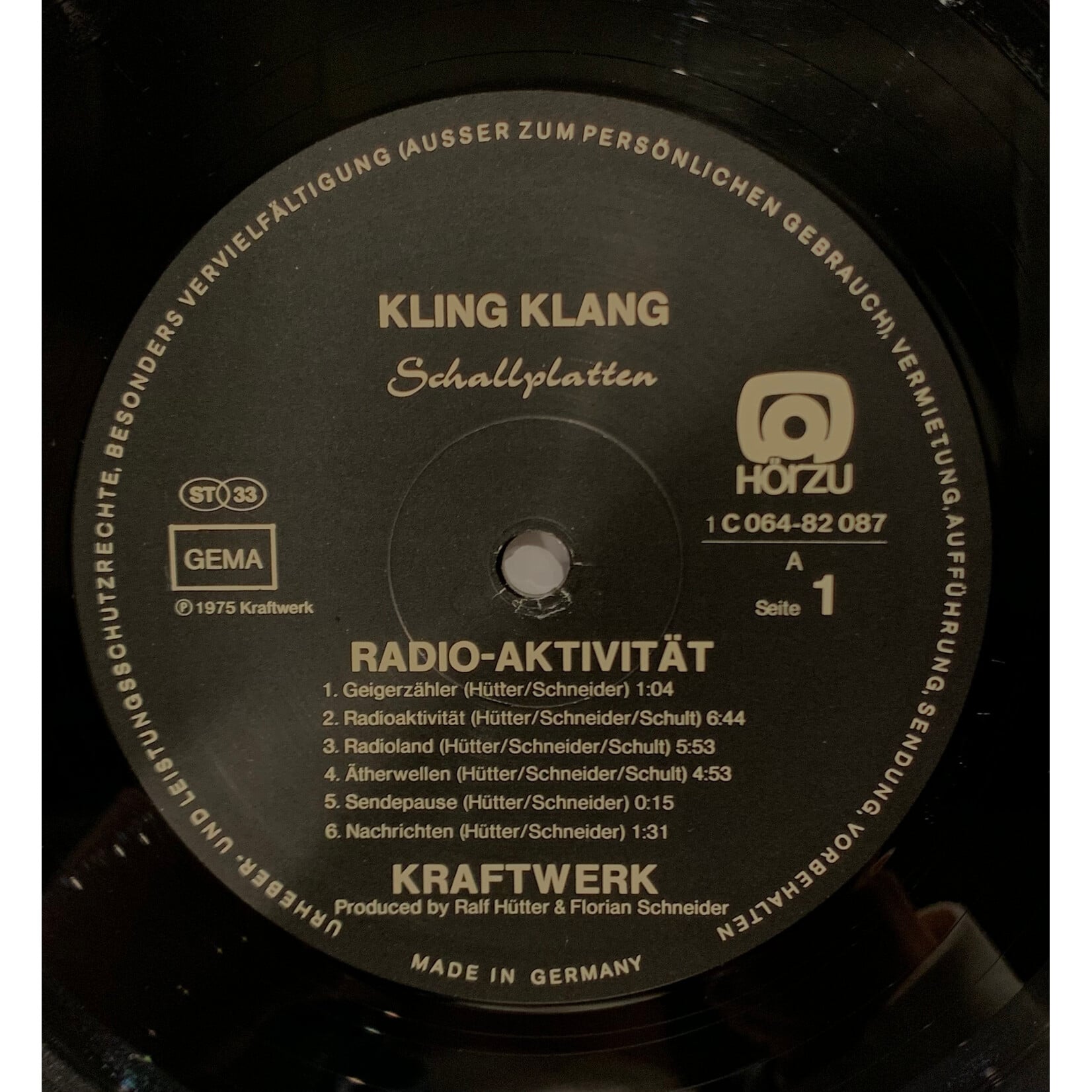 [Kollectible Vinyl] Kraftwerk: Radio-Aktivität (1970's, Germany, w/ OG Inner sleeve, Disc VG+) [KLING KLANG]