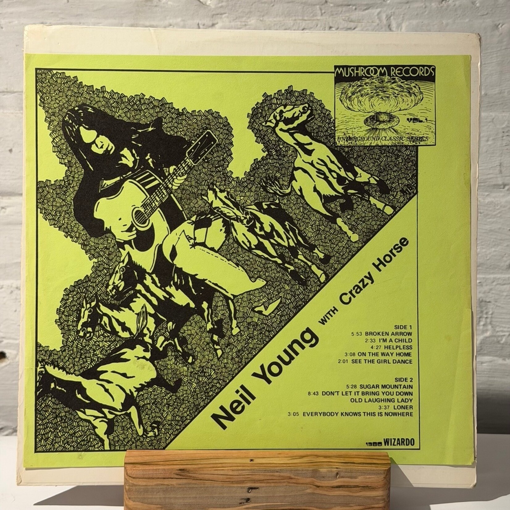 [Nick's Disk Pics] Young, Neil w/ Crazy Horse: Live at Cleveland Music Hall 1970 (1976, USA, Multicolour Vinyl, VG+) [MUSHROOM]