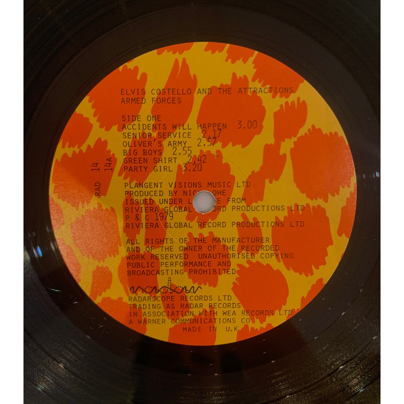 [Kollectible Vinyl] Costello, Elvis: Armed Forces (1979, UK, w/EP and Postcards, Ex) [RADARSCOPE]