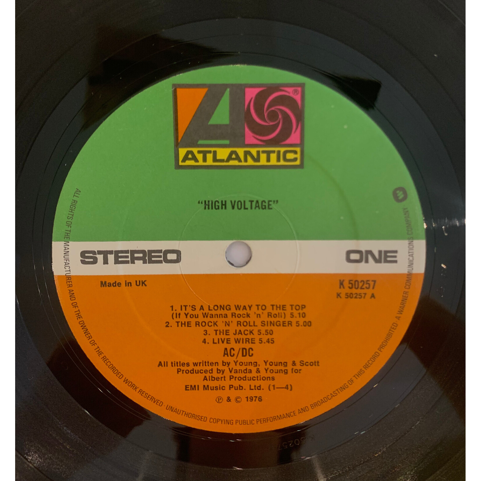 [Kollectible Vinyl] AC/DC: High Voltage (1976, UK, VG) [ATLANTIC]