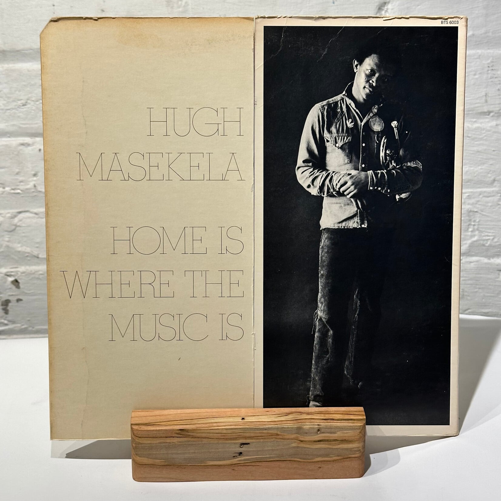 [Kollectible Vinyl] Masekela, Hugh: Home Is Where The Music Is (Cape Jazz, 1972, USA, VG+) [BLUE THUMB]