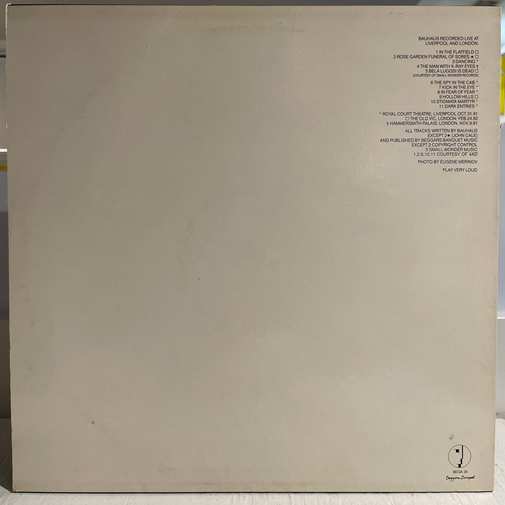 [Kollectible Vinyl] Bauhaus: Press The Eject And Give Me The Tape (1982, UK, EX) [BEGGARS BANQUET]