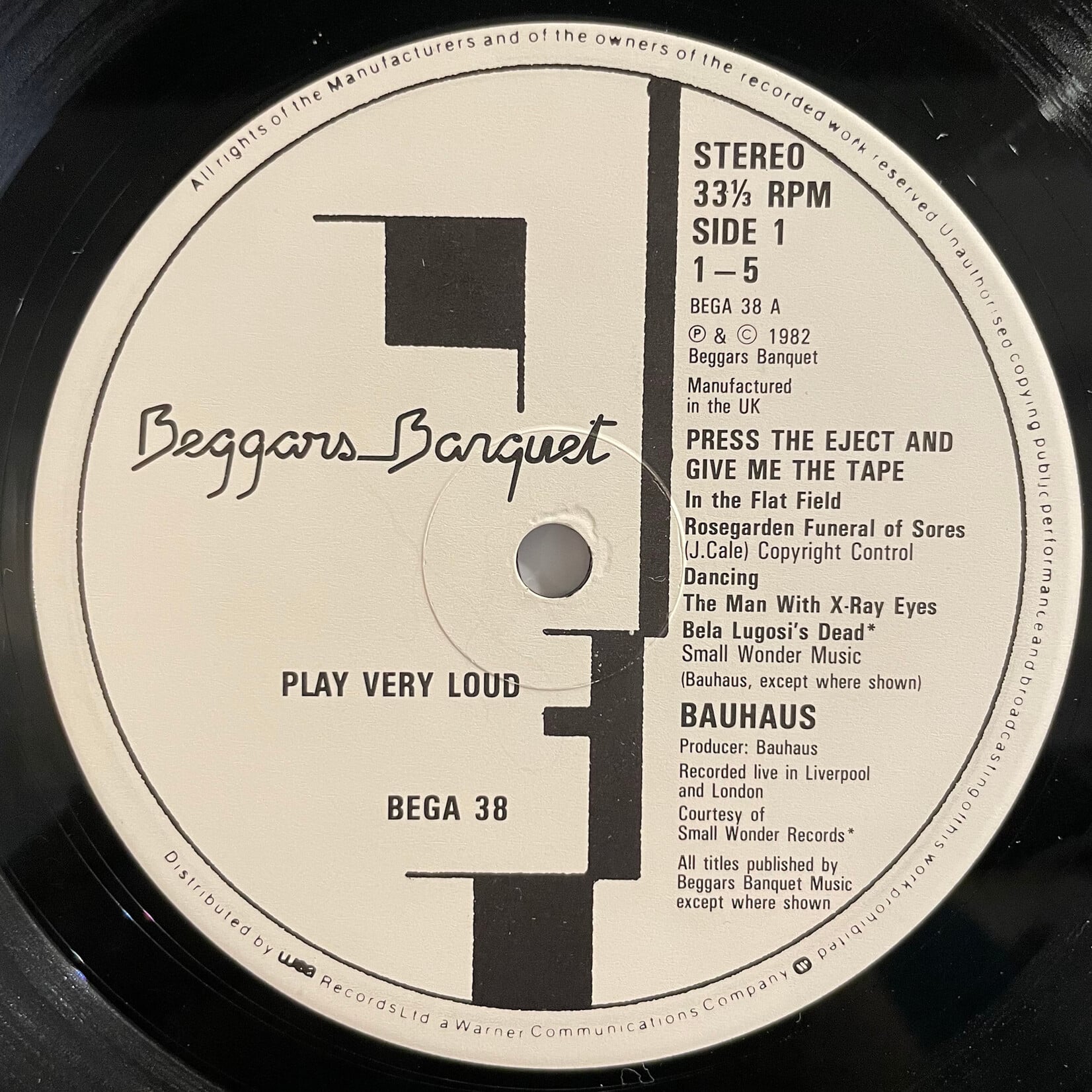[Kollectible Vinyl] Bauhaus: Press The Eject And Give Me The Tape (1982, UK, EX) [BEGGARS BANQUET]