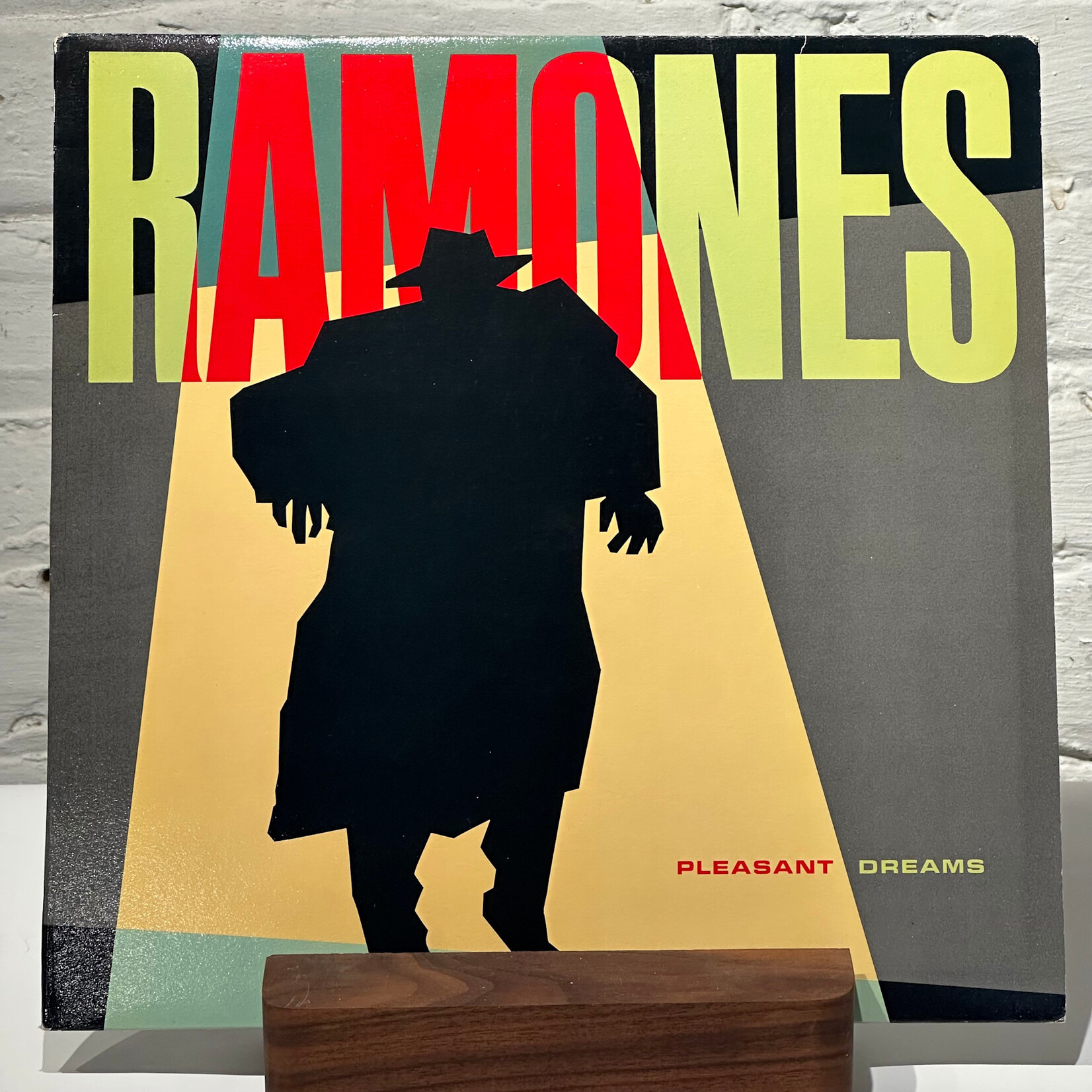 [Kollectible Vinyl] Ramones: Pleasant Dreams (1981, Canada, VG+) [SIRE]