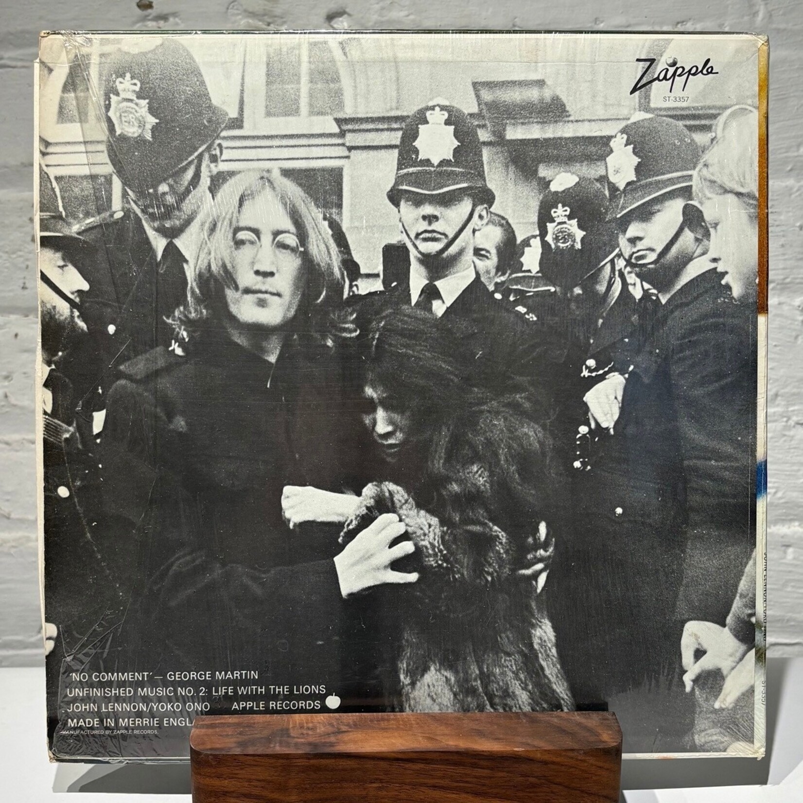 [Nick's Disk Pics] Lennon, John & Yoko Ono (Beatles): Unfinished Music No. 2 - Life With the Lions (1969, USA, w/ Insert, In Shrink, VG) [APPLE]