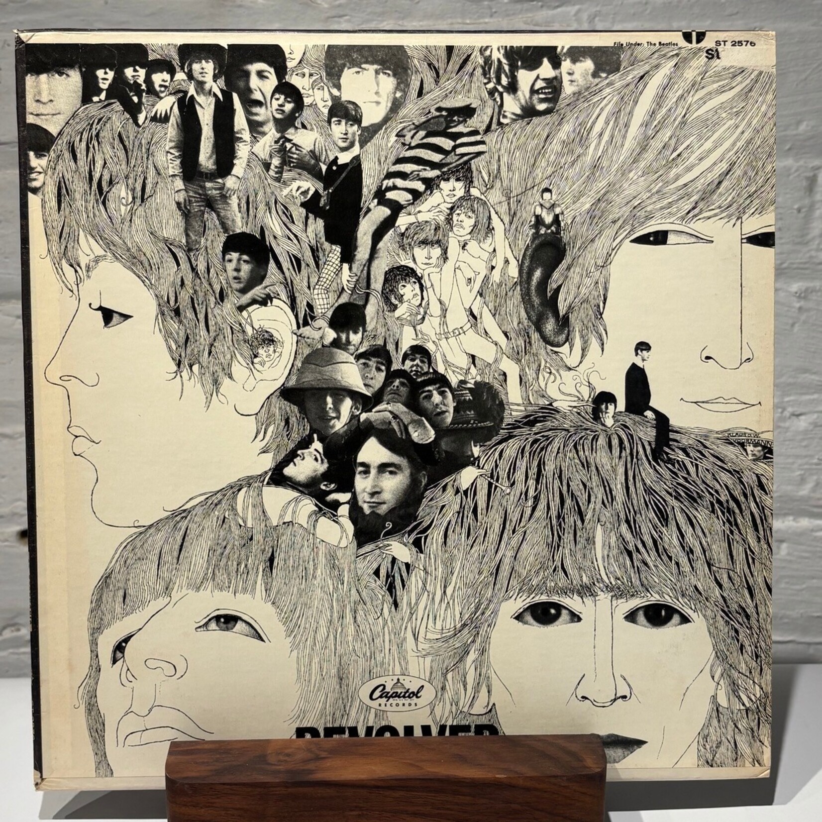 [Nick's Disk Pics] Beatles: Revolver (1971, Canada, Red Target Capitol, Disc VG+) [CAPITOL]