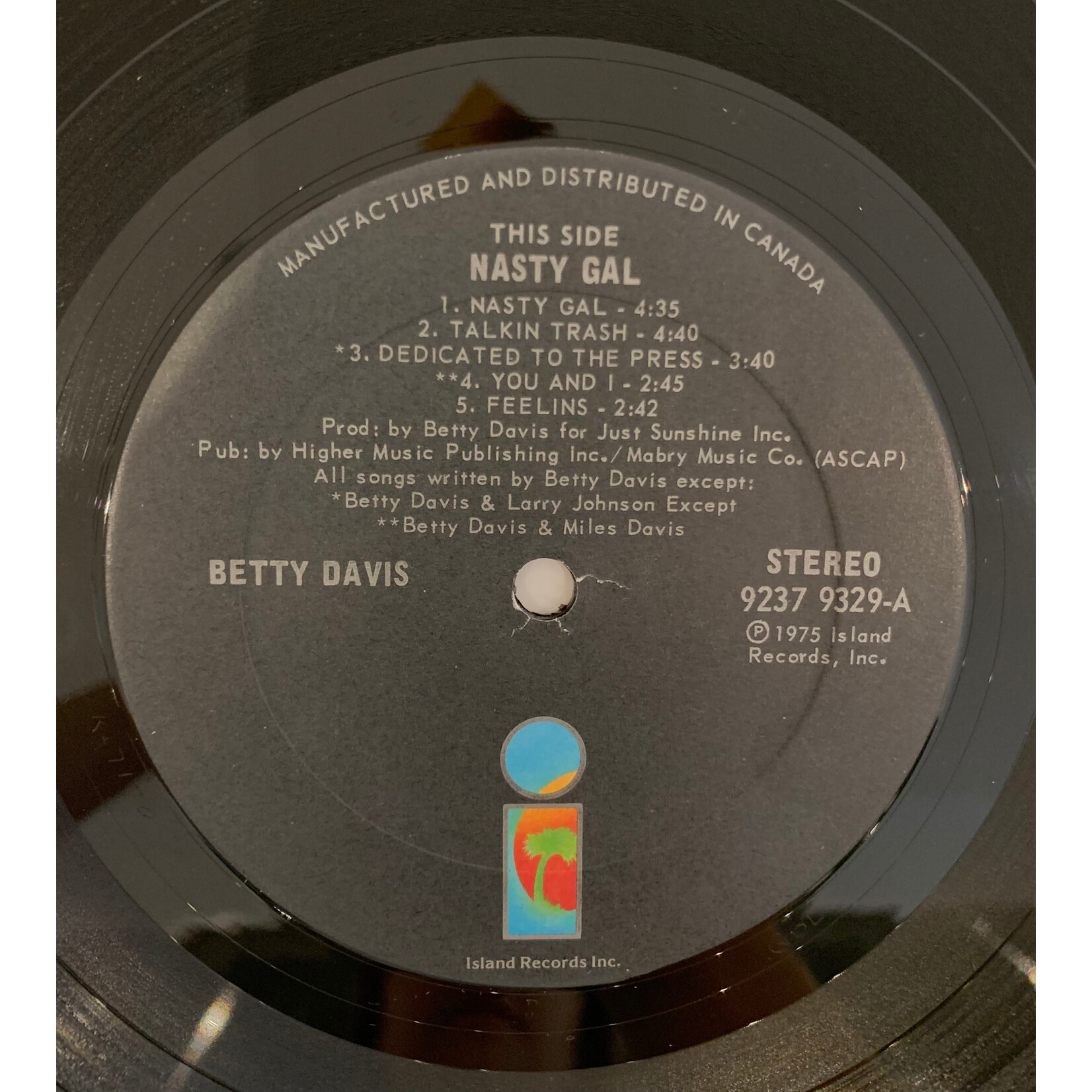 [Kollectible Vinyl] Davis, Betty: Nasty Gal (1975, Canada, w/OG inner, VG+) [ISLAND]