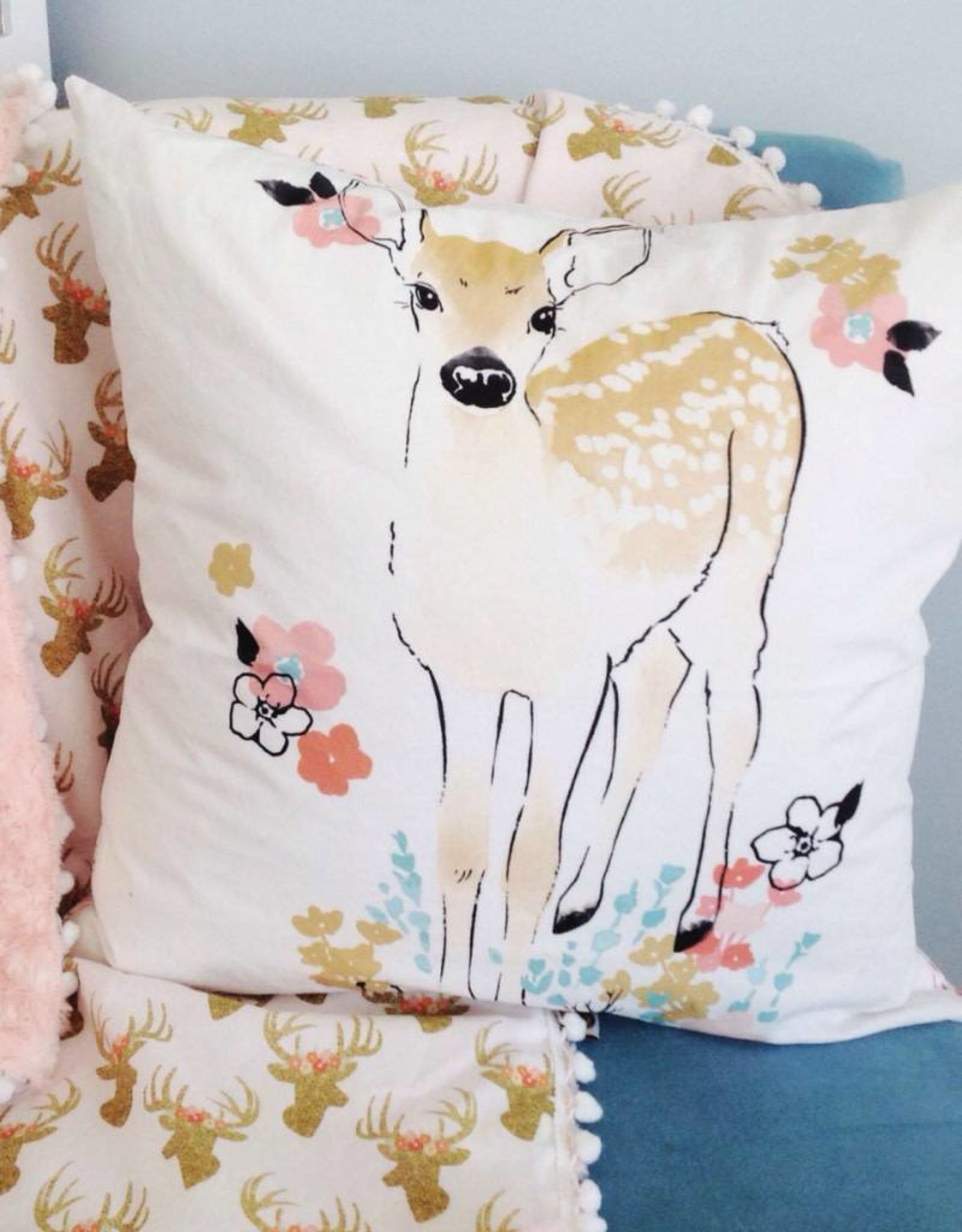 Cushion Cover Deer With Flower Veille Sur Toi