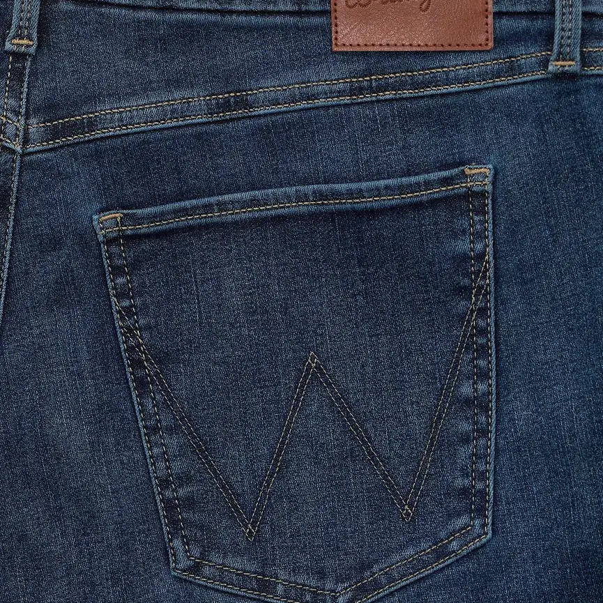 Bespoke High Rise Bootcut Jean in Lacey